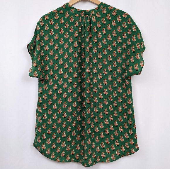 CAbi Stevie Floral Blouse #3252 Short Sleeve V-Neck High-Low Hem Green size M - Picture 3 of 13
